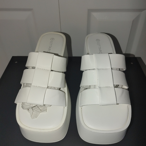 Effortless Style with White Platform Sandals Size 9 - Picture 3 of 8